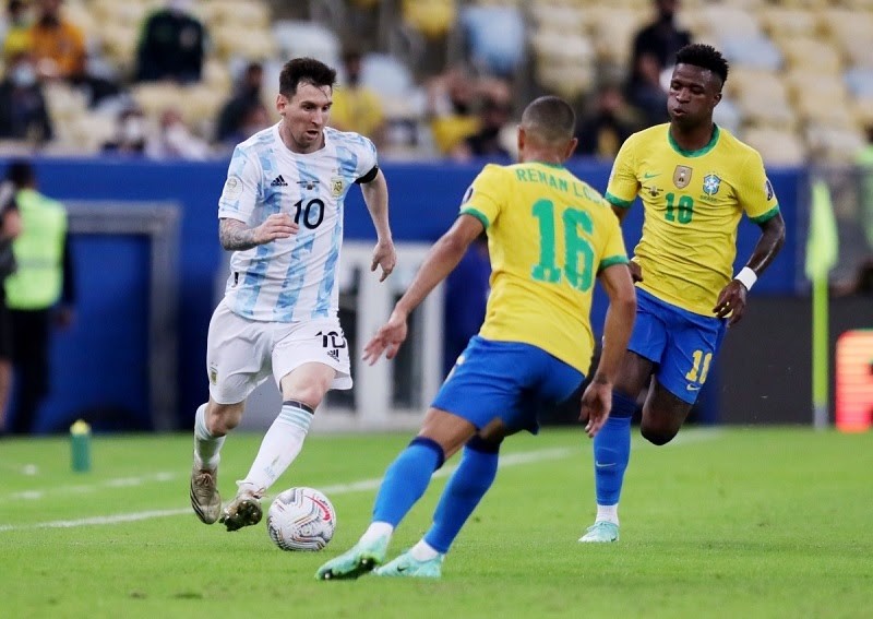 Soi k&egrave;o b&oacute;ng đ&aacute; Brazil